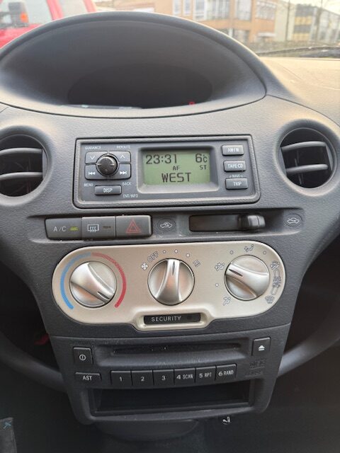(VERKOCHT) Toyota Yaris 1.3 VVT-i 2004 (Airco)