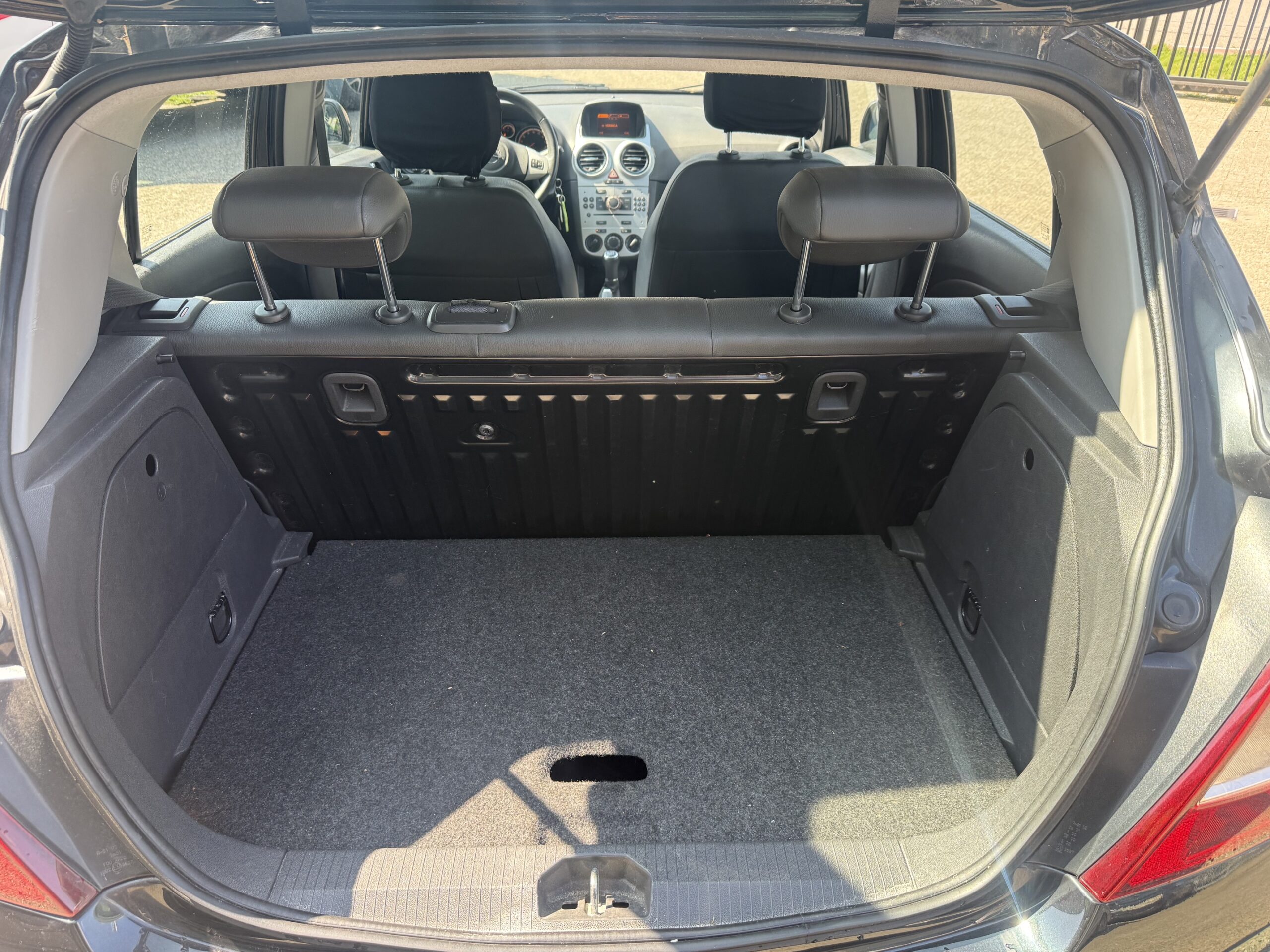 Opel Corsa 1.2 16V 5D 2012 Zwart, Airco, Cruise